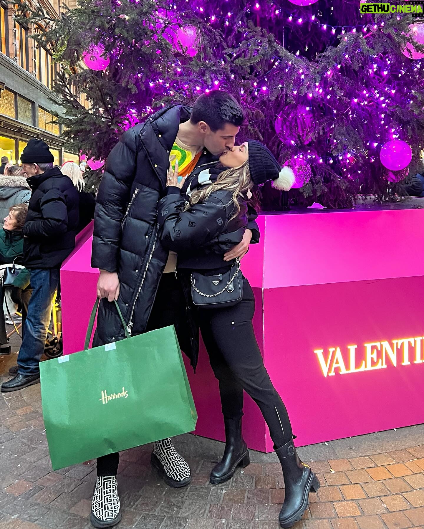 Lauren Gottlieb Instagram - Happy Birthday my love!!!! ππ Everyone go wish @newinflux a very happy birthday πβ₯οΈ I love celebrating you each and everyday! So great having your family here with us in London π«ΆπΌ #happybirthday #newinflux #london #celebration