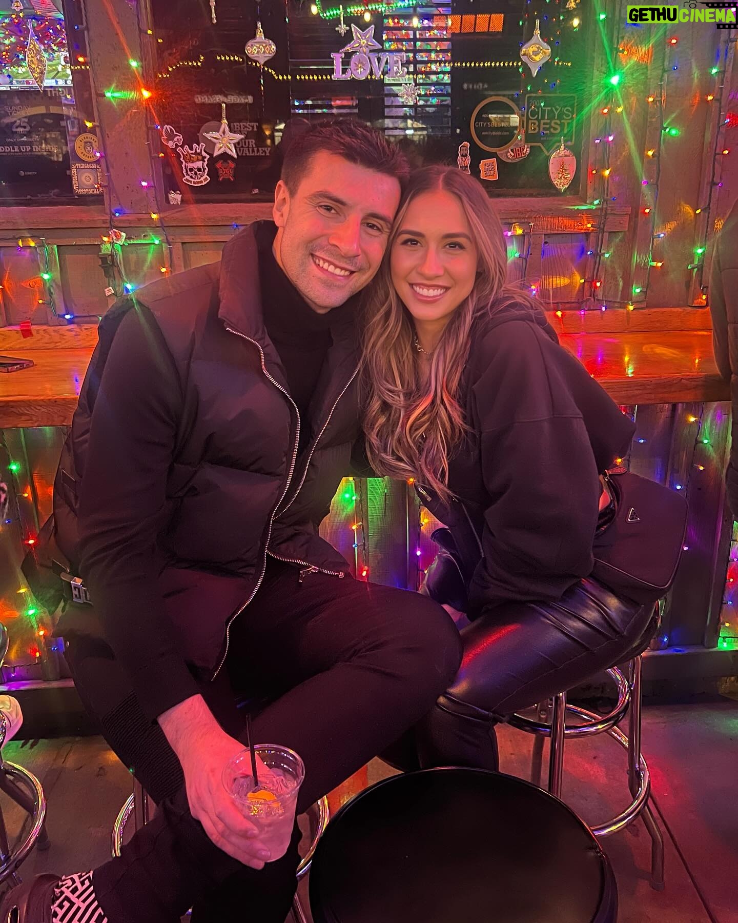 Lauren Gottlieb Instagram - Resurfacing after the holidays π΅βοΈπ¦π₯π
We had a great time exploring Arizona while introducing our families for the first time β₯οΈπ«ΆπΌ #meettheinlaws #arizonachristmas #scottsdale #sedona #flagstaff