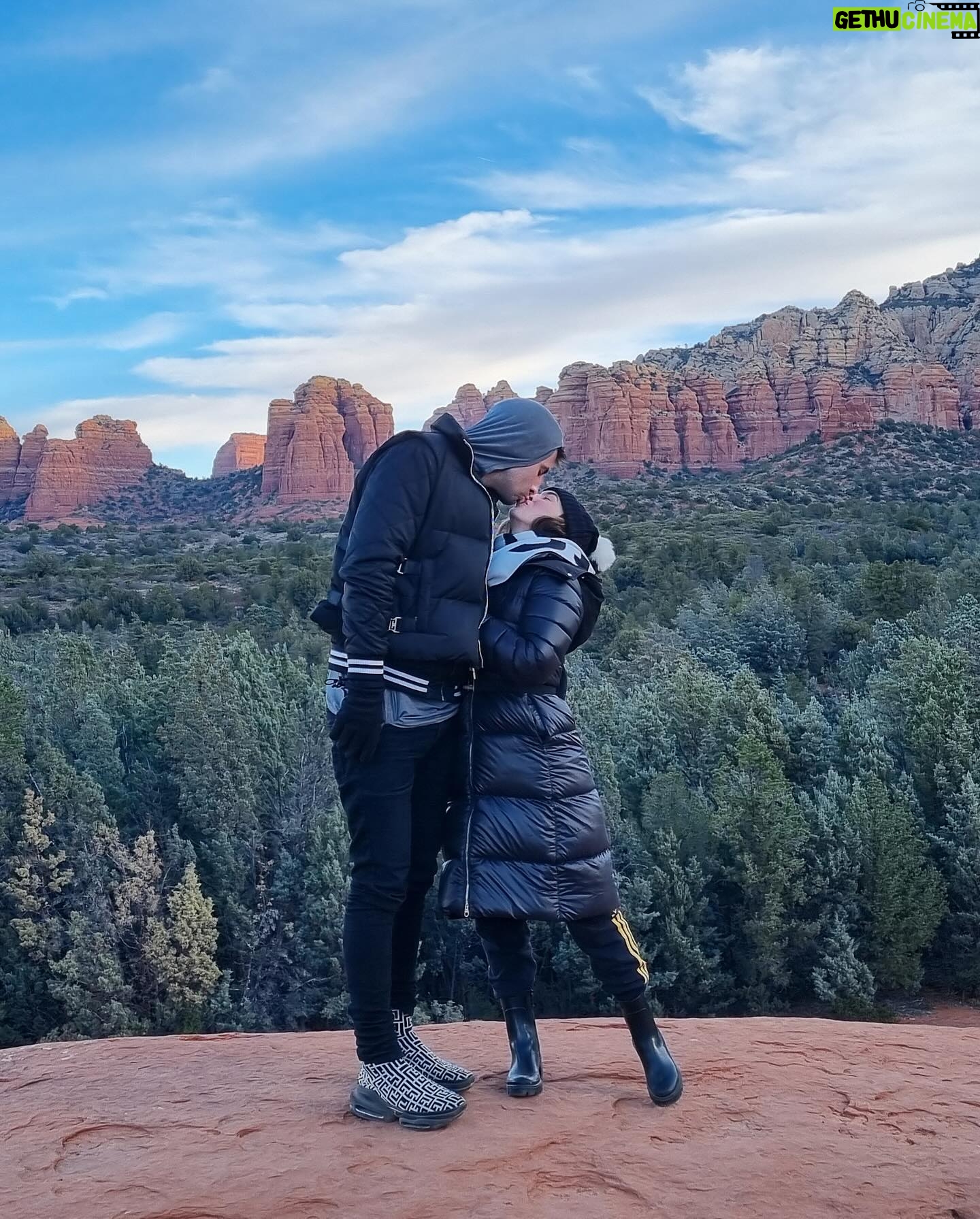 Lauren Gottlieb Instagram - Resurfacing after the holidays π΅βοΈπ¦π₯π
We had a great time exploring Arizona while introducing our families for the first time β₯οΈπ«ΆπΌ #meettheinlaws #arizonachristmas #scottsdale #sedona #flagstaff