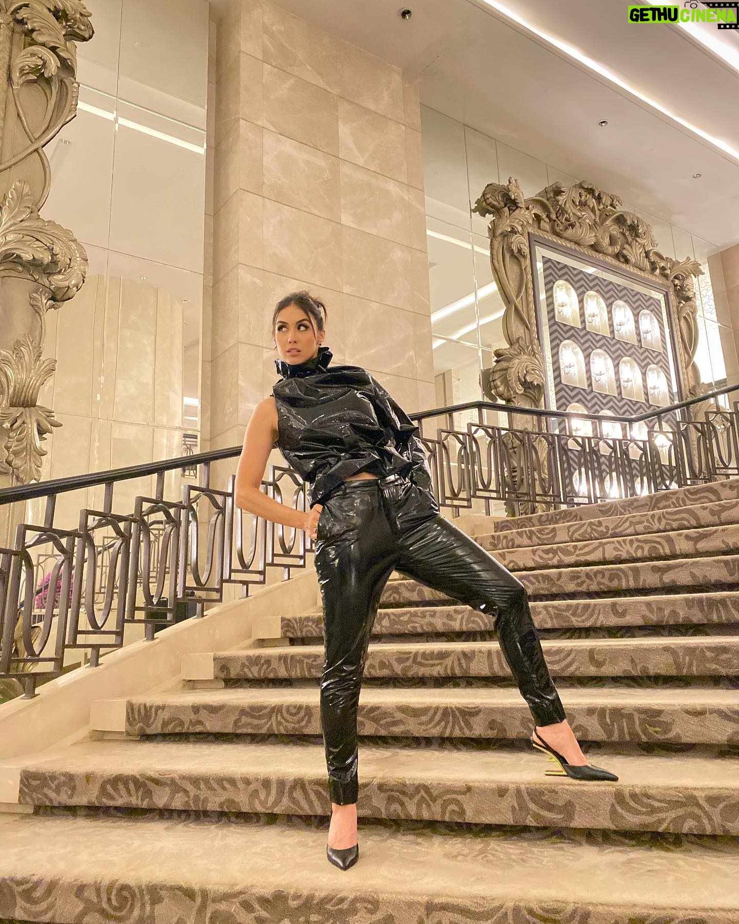 Lauren Gottlieb Instagram - β οΈ STYLE - What is it to you? π€© Comment below what makes you feel stylish π₯ππ₯ Outfit @bloni.atelier Heels @fendi Stylist @ipshita_bhatnagar Styling assistant @shruti_modi Make up @makeupbyrishabk Hair @babita_bose00 PR @focuspr Event @hindustantimes @htcity #laurengottlieb #htmoststylish #htmoststylishawards #htms2022 #bollywood #mumbai #india #awards #bloni #bloniatelier #bloniverse #latex #vegan #fendi #style #icon