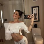Lauren Kettering Instagram - 🪞🕊️🪽