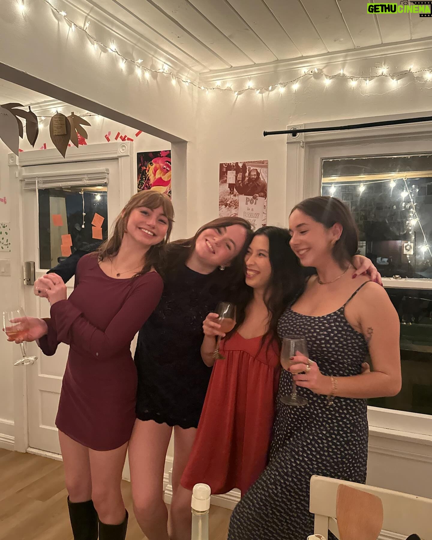 Lauren Lindsey Donzis Instagram - love all around ❤️