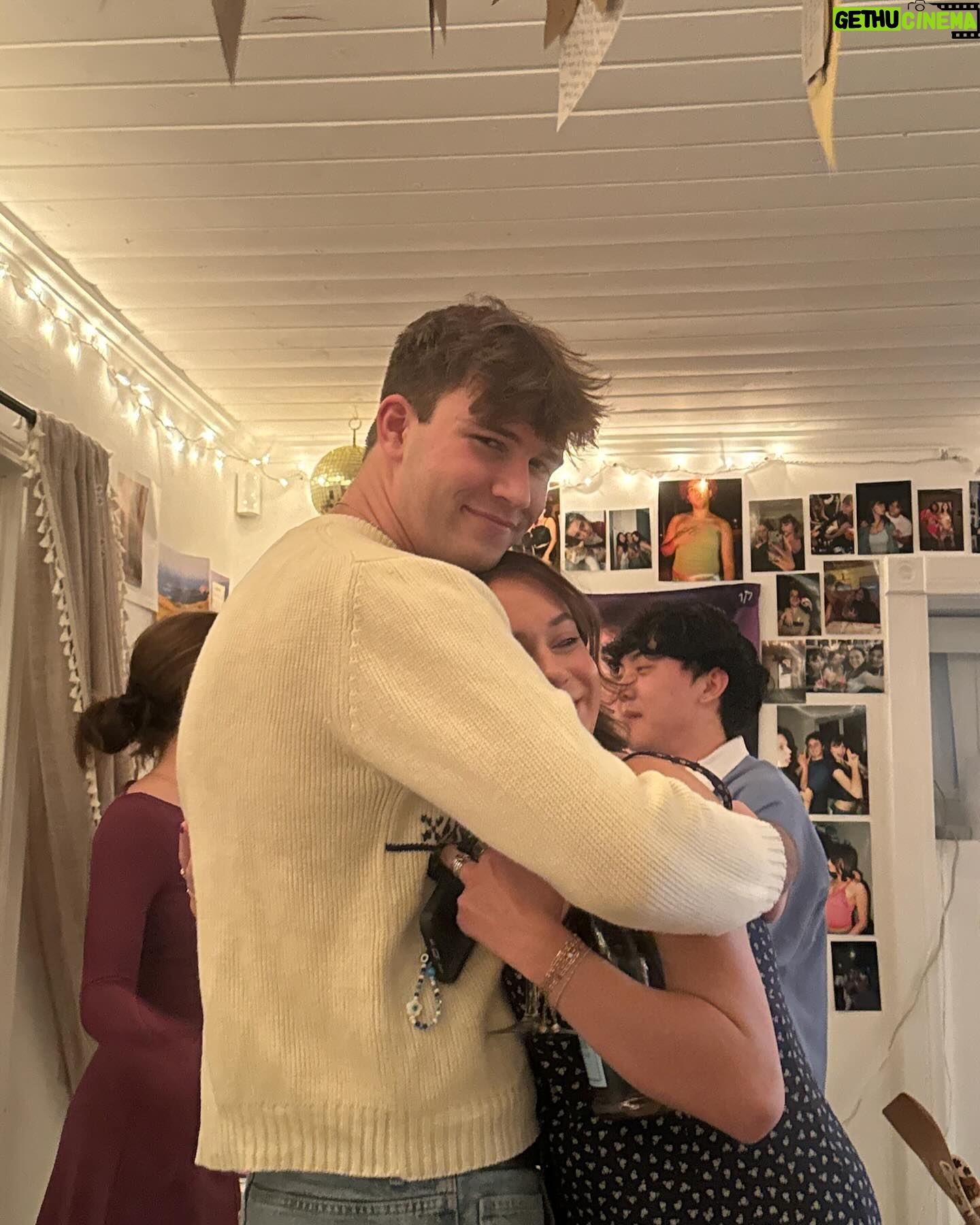 Lauren Lindsey Donzis Instagram - love all around ❤️