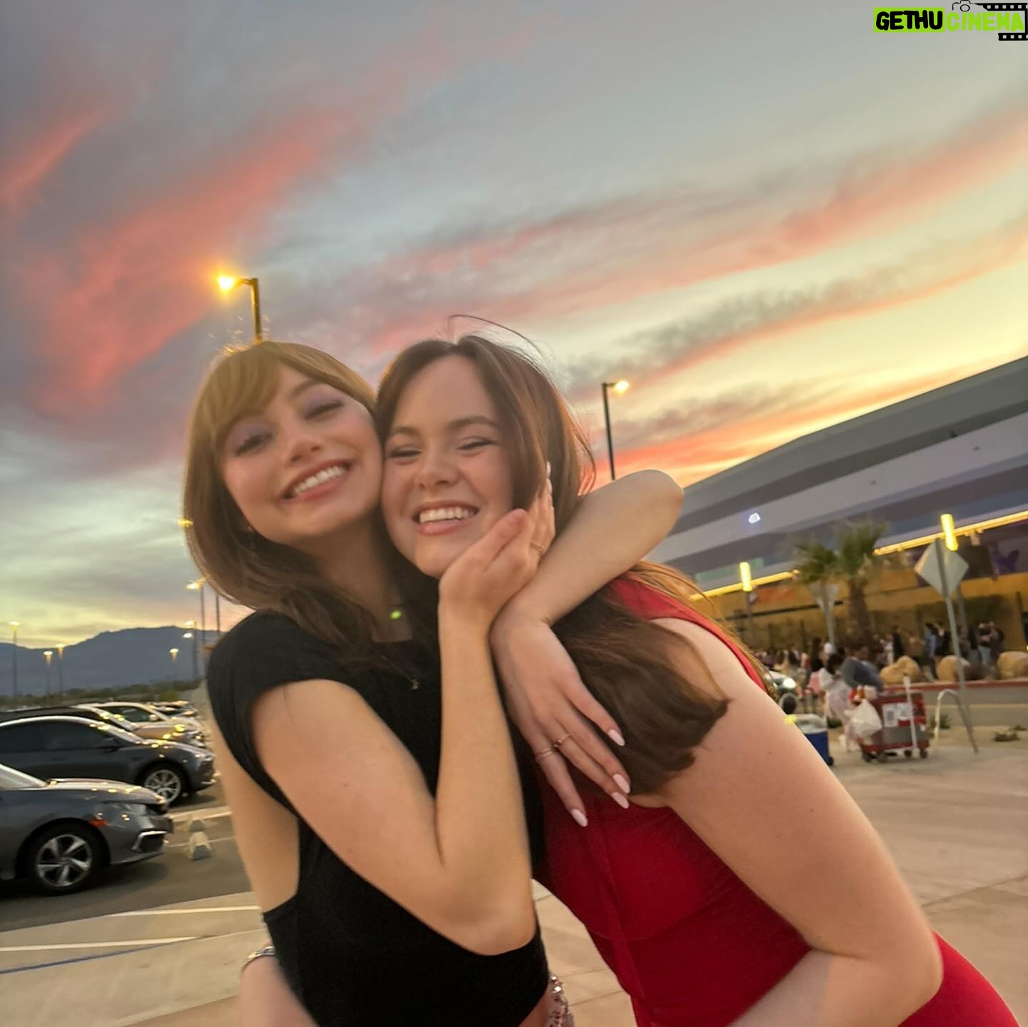 Lauren Lindsey Donzis Instagram - everything I love in one human. happy 20th trip around the sun to my best friend, roommate, soul sista, mother, father, and also my child. i love u forever and ever and ever !!!!!!! ❤️❤️❤️