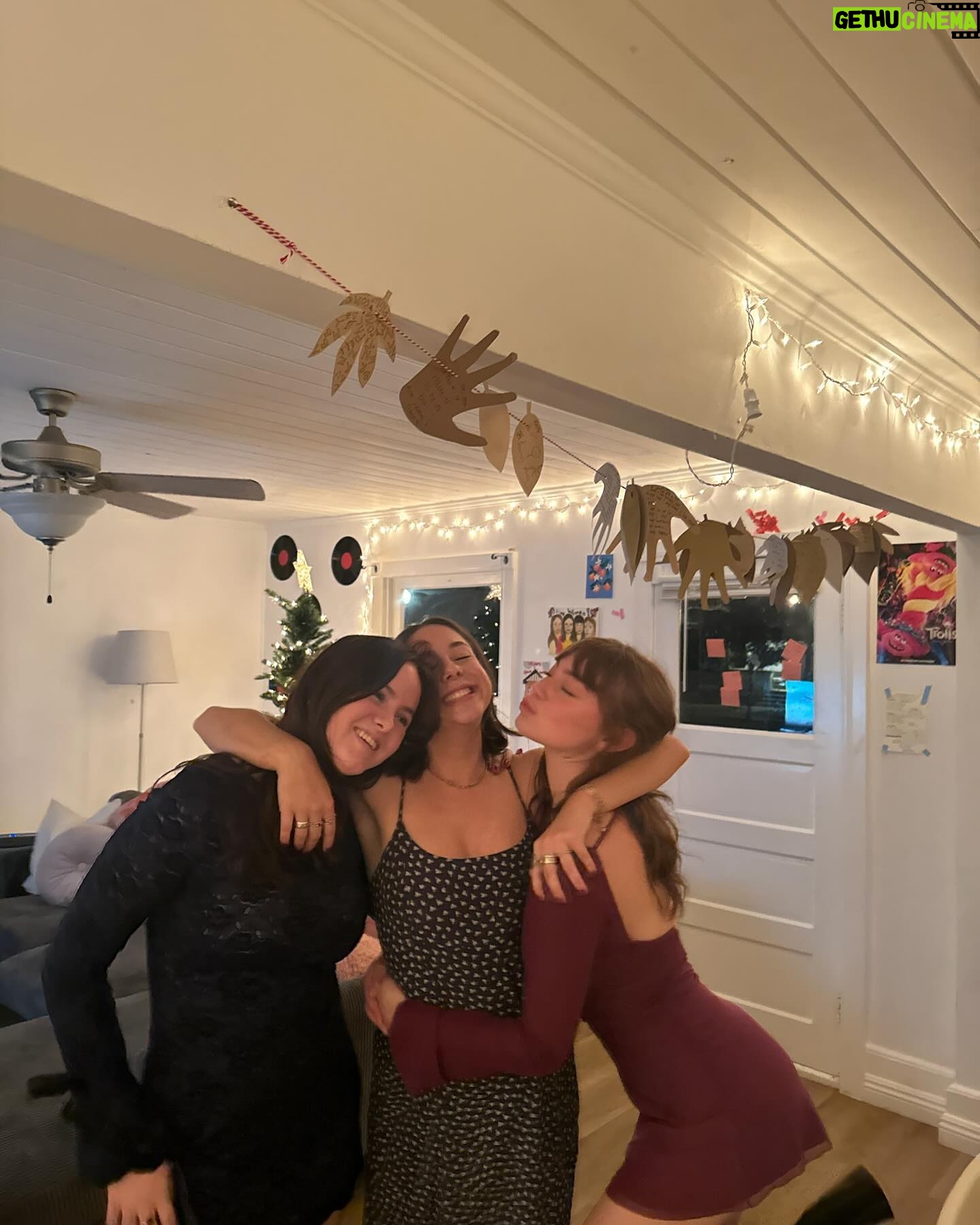 Lauren Lindsey Donzis Instagram - love all around ❤️