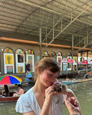 Lauren Lindsey Donzis Instagram - the baby lemur was wearing a burger king shirt btw