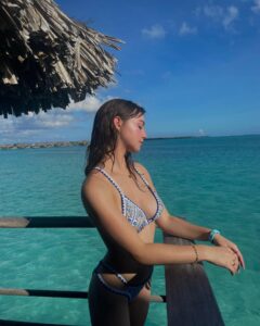 Lauren Lindsey Donzis Instagram - fully convinced im gonna see a mermaid here