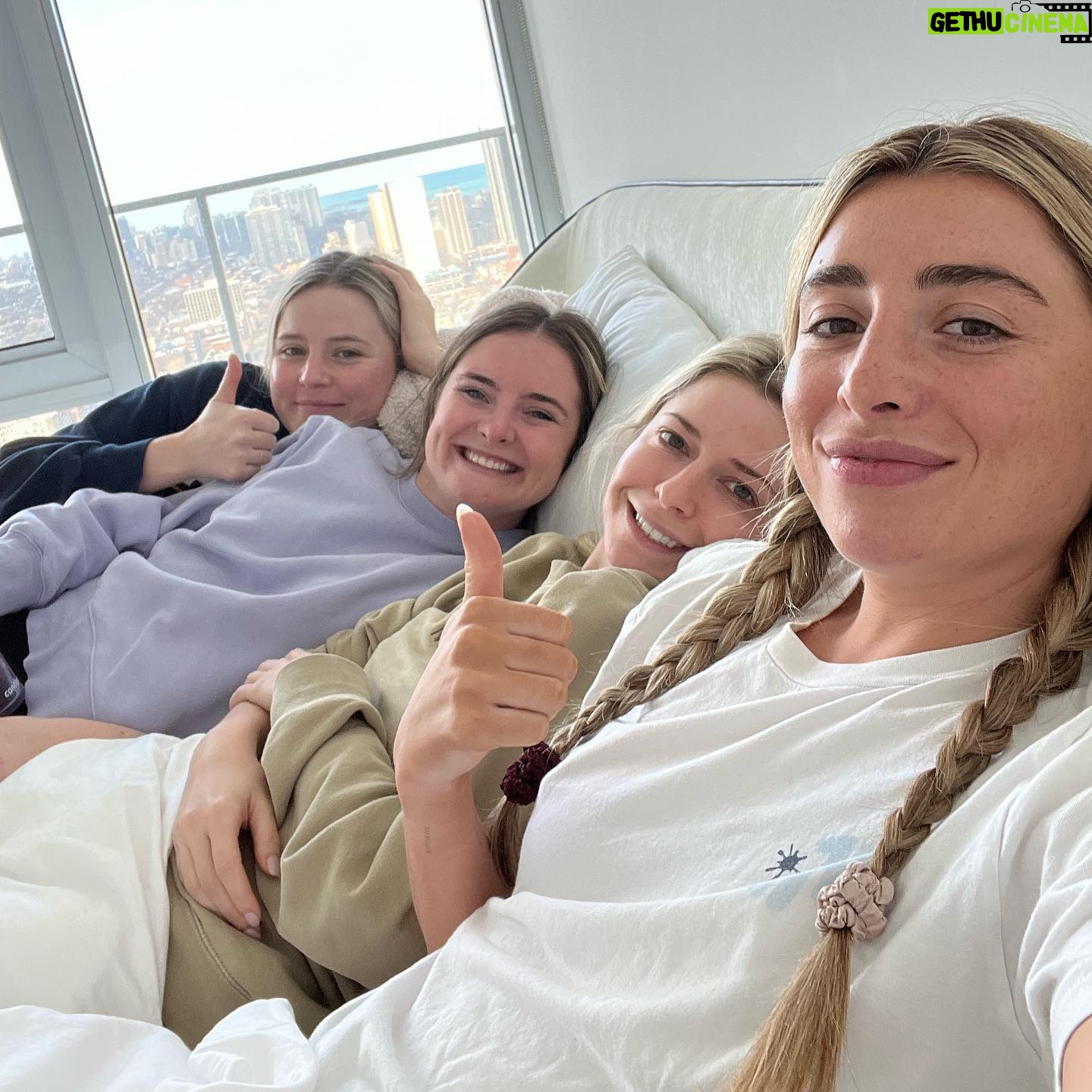 Lauren Luthringshausen Instagram - preview of this weeks vlog: π€ π
πΌπ―ββοΈ