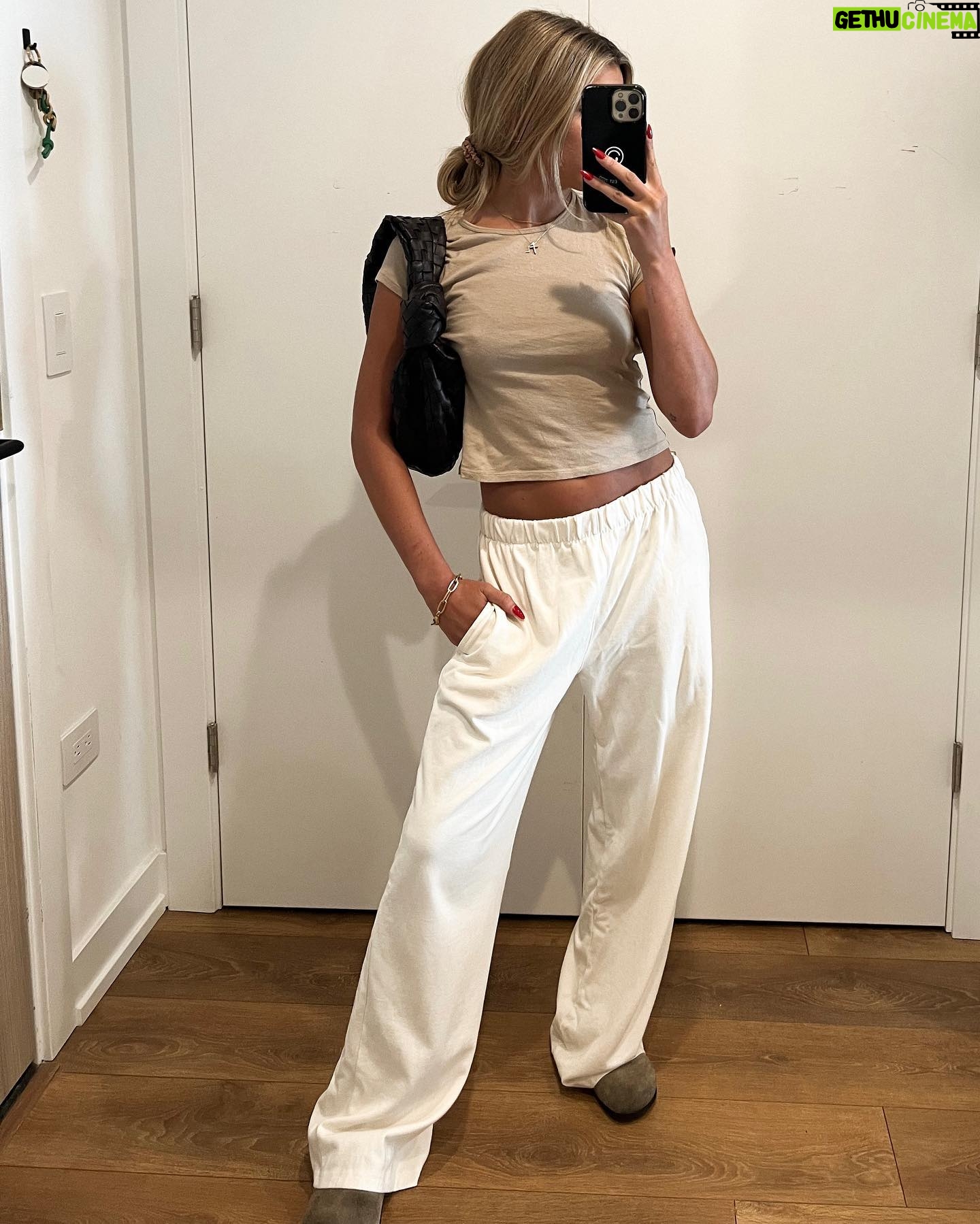 Lauren Luthringshausen Instagram - #nyfw #fashun #pajamas