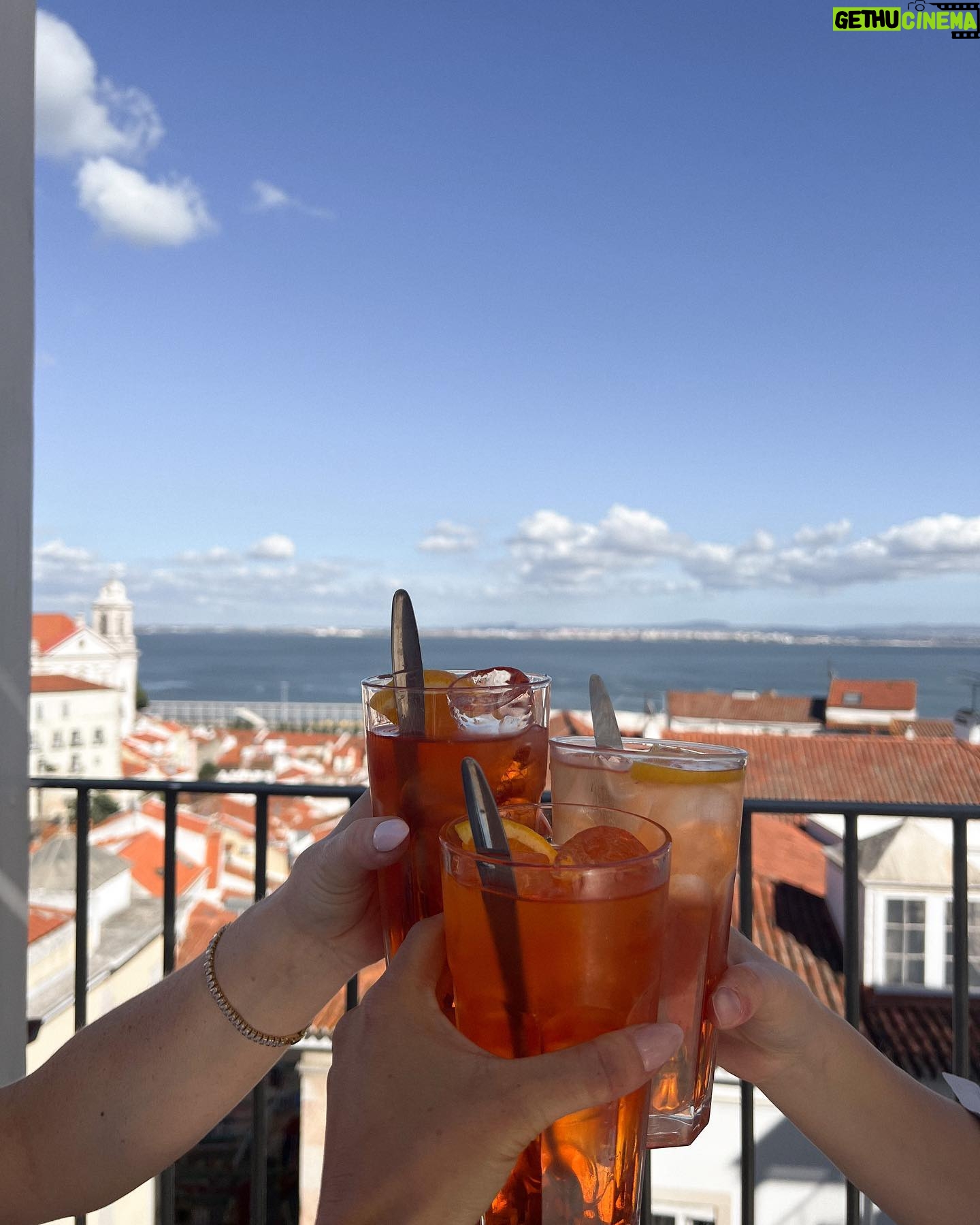 Lauren Luthringshausen Instagram - Portugal 🤌🏼