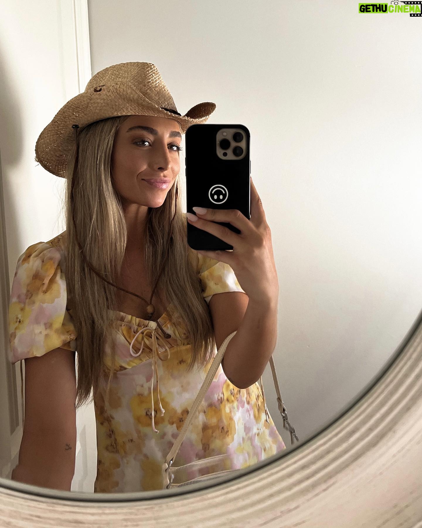 Lauren Luthringshausen Instagram - 🤭🙃