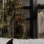 Lauren Luthringshausen Instagram - more tinsel has been added since the filming of this reel 🙃🎄🎅🏼 #christmas #holiday #decor