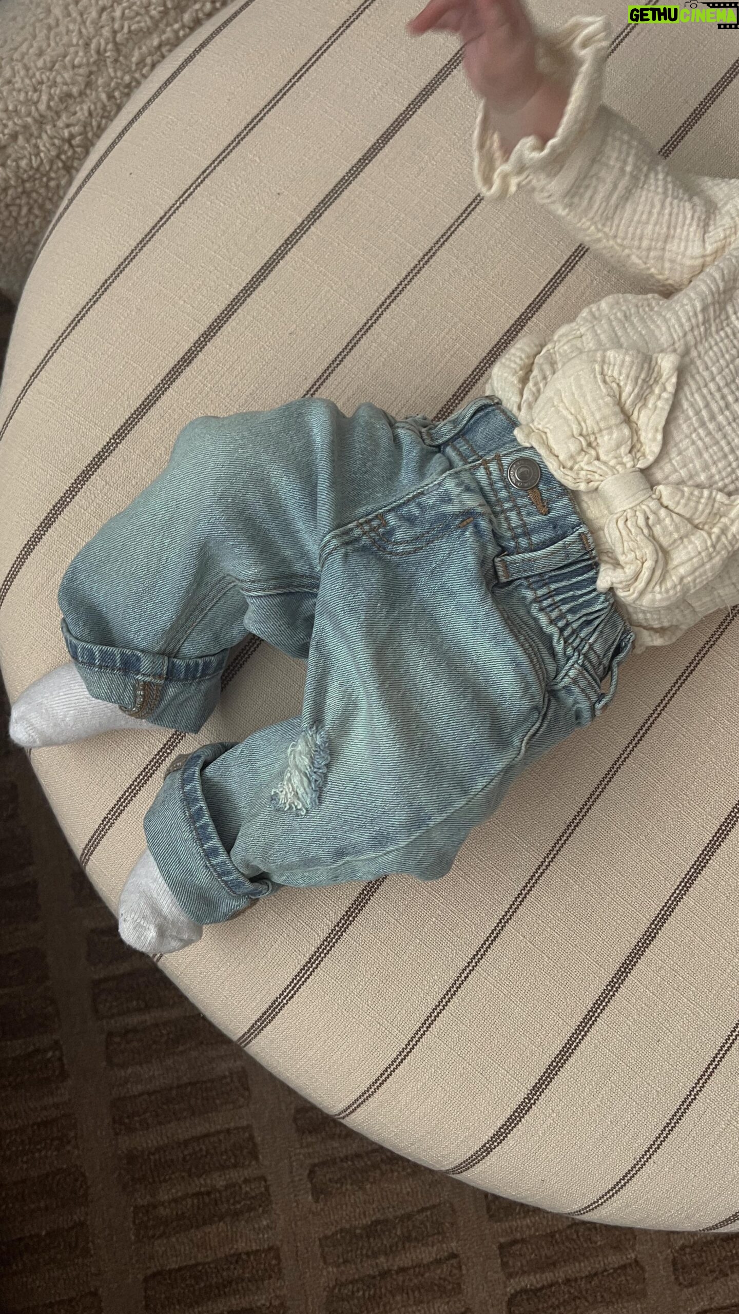 Lauren Luthringshausen Instagram - There aren’t enough diapers in the day but we can try 🤷🏼♀️💩 . . #sahm #drama #gossip #recap #mom