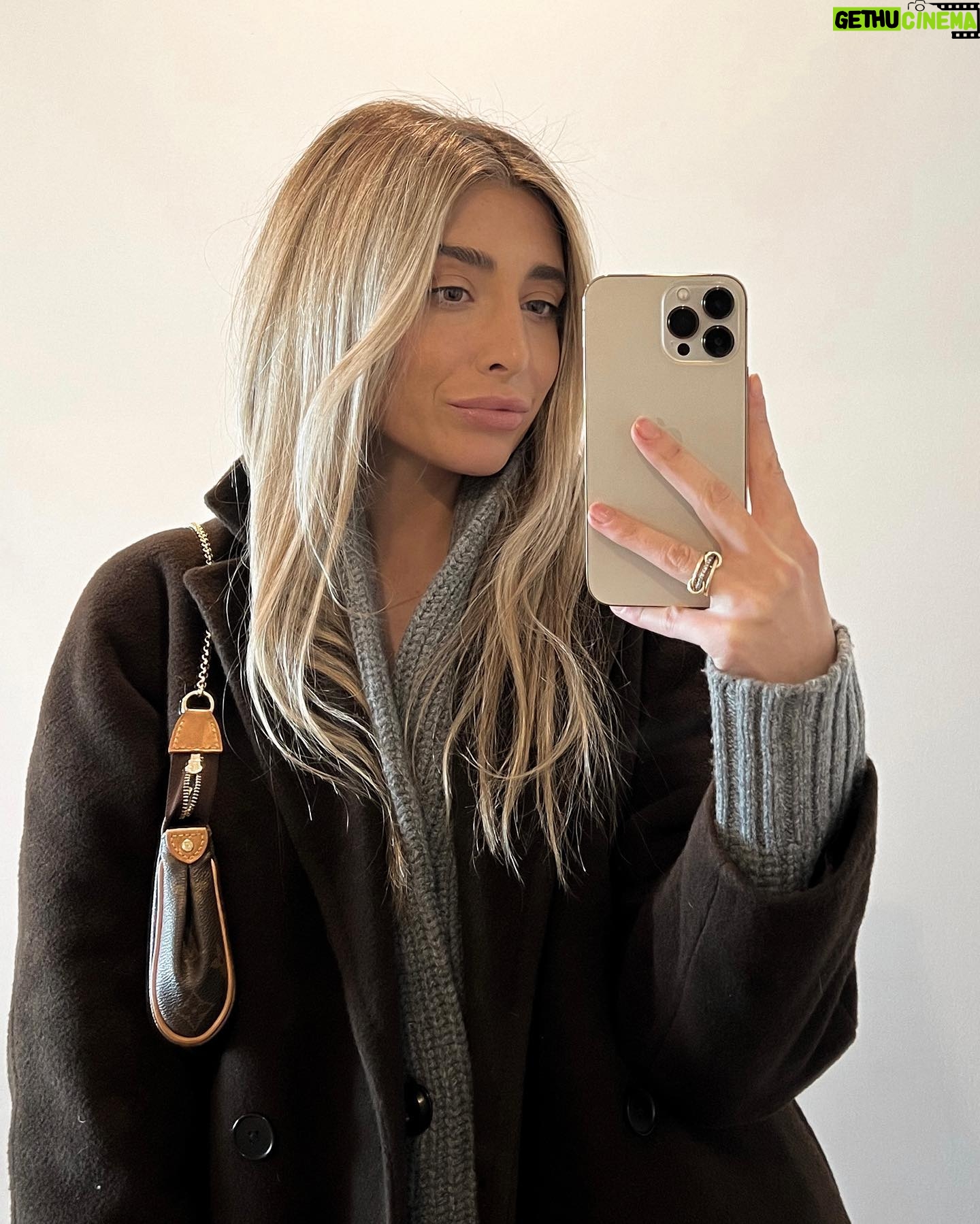 Lauren Luthringshausen Instagram - Walking fire hazard ❄️🔥