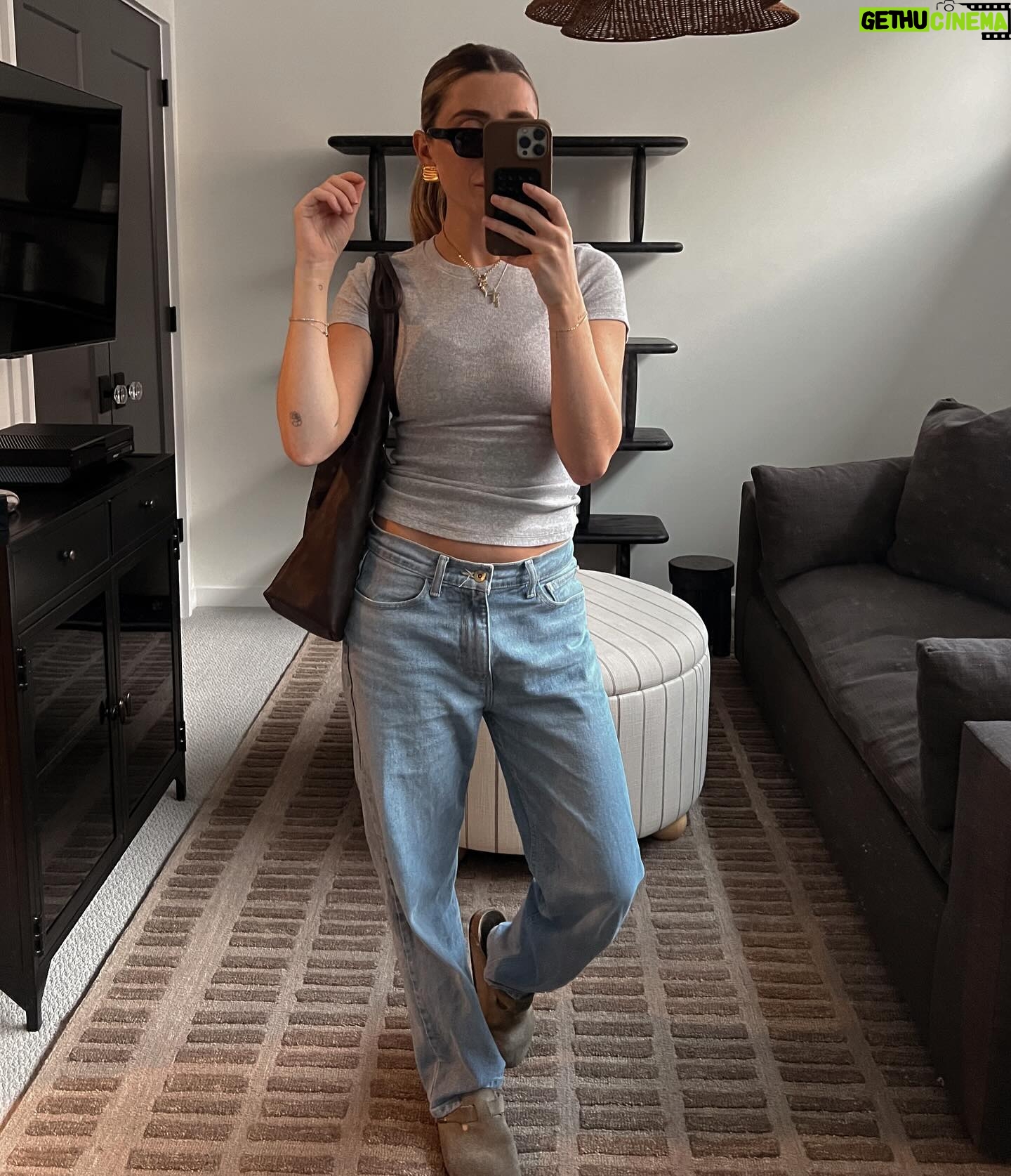 Lauren Luthringshausen Instagram - the girls wore jeans 🫢🤯🤍 #ootd #style #grwm
