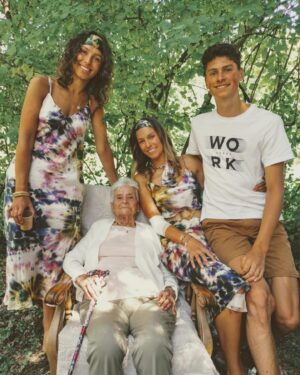 Laury Thilleman Instagram - Bon voyage Mamie 🕊️❤️💫🐞