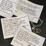 Laury Thilleman Instagram - Célébrer l’Amour sous toutes ses formes 💌 c’est ce que @theofficialpandora m’a permis de vivre en me glissant des mots de mes proches par surprise et tout au long de cette journée 🥹🥹❤️ C’est gravé à vie ✨ Merci mon Bouddha Juju 🧘‍♀️, Papa, ma fée Laurette 🧚‍♀️, mon ange gardien Vincent 👼 ps : en plus de ca on a eu le droit a un appel de Julia R j’ai eu le droit de garder mes tâches de rousseurs pour cette campagne Saint Valentin 🫠🎀 #BeLove #ShotForPandora