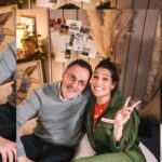 Laury Thilleman Instagram – Sans @fredericlopez.officiel comme premier invité je n’aurais pas repris ce podcast.

Il y a un an tout pile je suis invitée à participer à l’émission « un Dimanche à la Campagne » qu’il anime. 
C’est à cette occasion que je le rencontre pour la première fois, tandis que je traverse une période d’ultra vulnérabilité. 
Non y avons passé 48h hors du temps.
Avons pris le temps de s’abandonner à des discussions sans fin hors caméra.

Je suis revenue de ce tournage et de nos échanges chamboulée. Quelque chose s’était passé. Comme une petite renaissance. 

Certains lectures sont d’excellents médicaments, et je crois que certaines personnes peuvent l’être aussi. Et selon moi, Frédéric as ce pouvoir là.

Alors RDV demain pour découvrir son épisode ✨ sur YouTube en vidéo et en audio sur toutes les plateformes d’écoute 🎧
