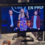 Laury Thilleman Instagram - Let’s gooo 🔥 pour ce premier stop à Aix en Provence j’ai eu la droit a une petite assistante 👧🏻🎤 et la visite de ma petite famille 💜 Le Grand Concert des Régions c’est ce soir 21h10 sur @france3 ✨