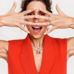 Laury Thilleman Instagram – Célébrer l’Amour tous les jours et sous toutes ses formes 💌 avec @theofficialpandora PART I ✍🏼 #BeLove #ShotForPandora

*Collaboration commerciale