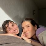 Laury Thilleman Instagram – Ma pellicule me prouve que je porte ce jog violet un peu trop souvent🦄 du coup j’ai été faire du shopping et j’ai bien failli repartir avec le siège de la cabine 👔👖🛋️ tandis que @marinelorphelin_off ne désespère pas m’apprendre le ban bourguignon 👋🏻 la dernière ces kdo 🥷