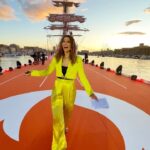 Laury Thilleman Instagram - trop d’émotions en une soirée 🔥🇫🇷 @paris2024 @francetelevisions Avec en prime avec une belle récompense au réveil : vous étiez 1M9 à vivre cette soirée avec nous sur France 2 ❤️ MERCI ❤️