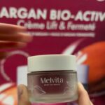 Laury Thilleman Instagram - Maman, je suis dans le métro 🚇 😲 Love à toute la team @melvitaofficial pour toute la force déployée pour cette campagne, cette gamme incroyable, sa compo fabuleuse et désormais rechargeable 🌱✨♻️ *Collaboration commerciale