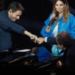 Laury Thilleman Instagram – Que du love et de la tendresse ce soir 21h10 dans La Fête de la Chanson Française 💙 @france3 

📷 @christopheclovis / @bestimage_agency