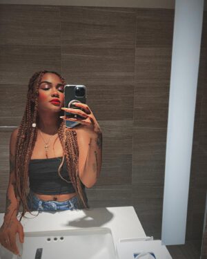 Lauryn McClain Instagram - yo girls started gettin thicc dude