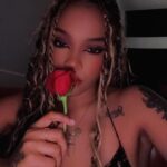 Lauryn McClain Instagram - happy late “stay out of my dms” day❤️🌹💌🥂