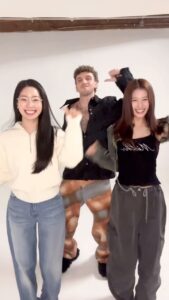 Lauv Instagram - #Lauv 바라바라봐👀💗 @lauvsongs #lookatme #TWICE #트와이스 #SANA #사나 #DAHYUN #다현