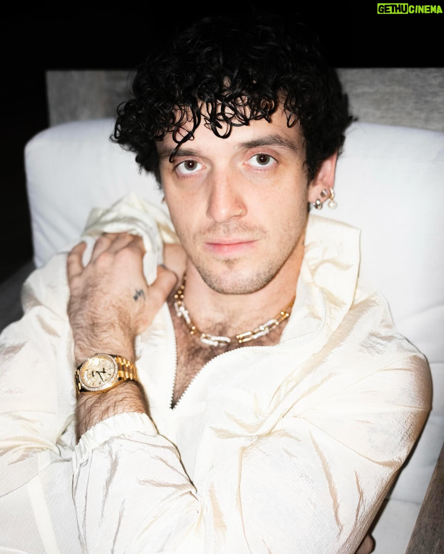 Lauv Instagram - the clock is ticking why ain’t you DM me yet!!