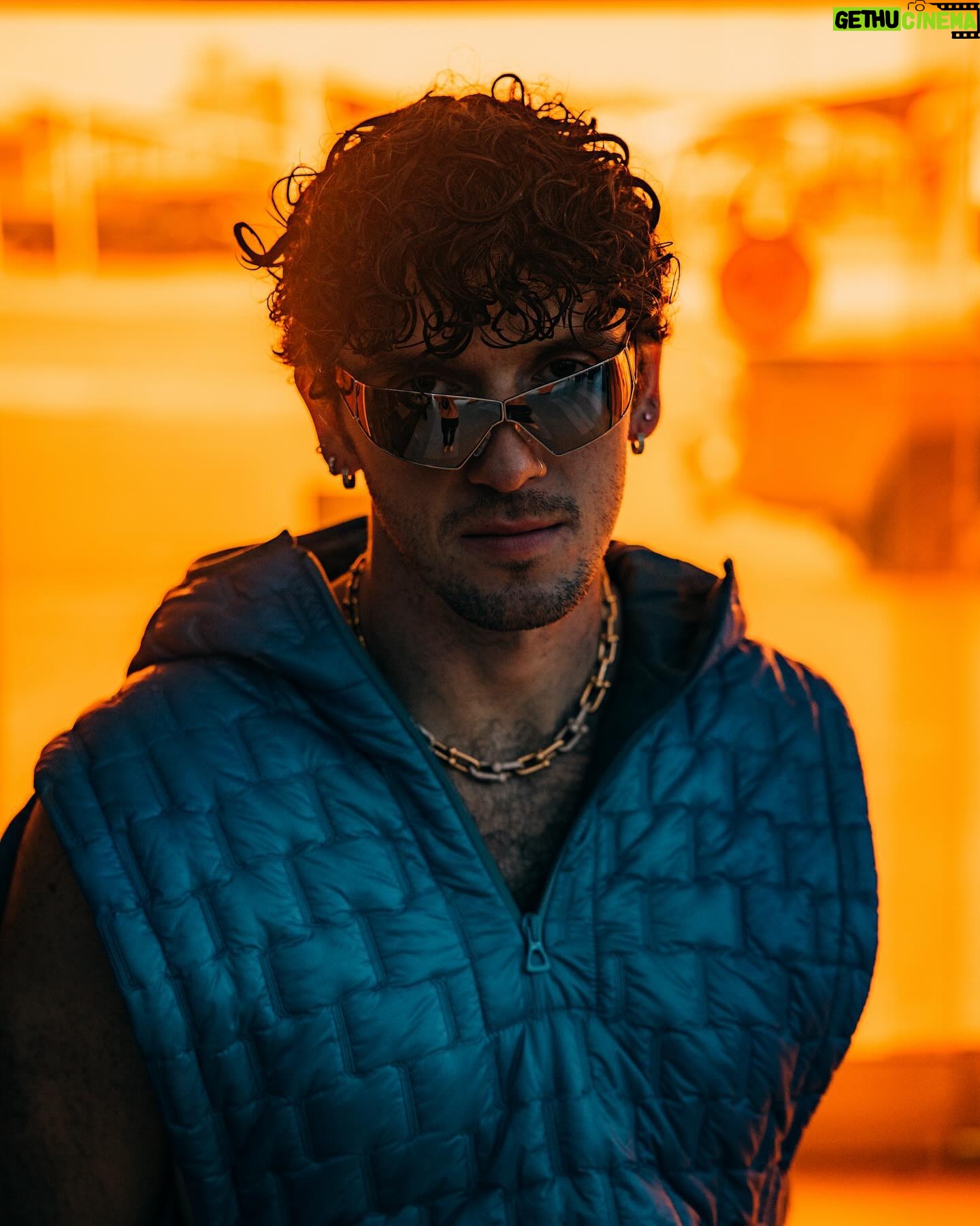 Lauv Instagram - Aye lil mama lemme whisper in ur ear 😘