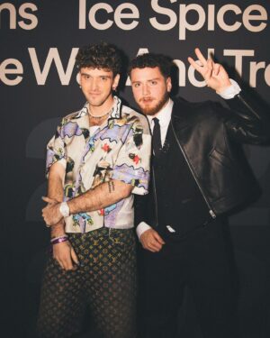 Lauv Instagram - He’s handsome @bazzi last slide haha me I’m just a lil chicken x slay photos by @blackprints @spotify u run the world x