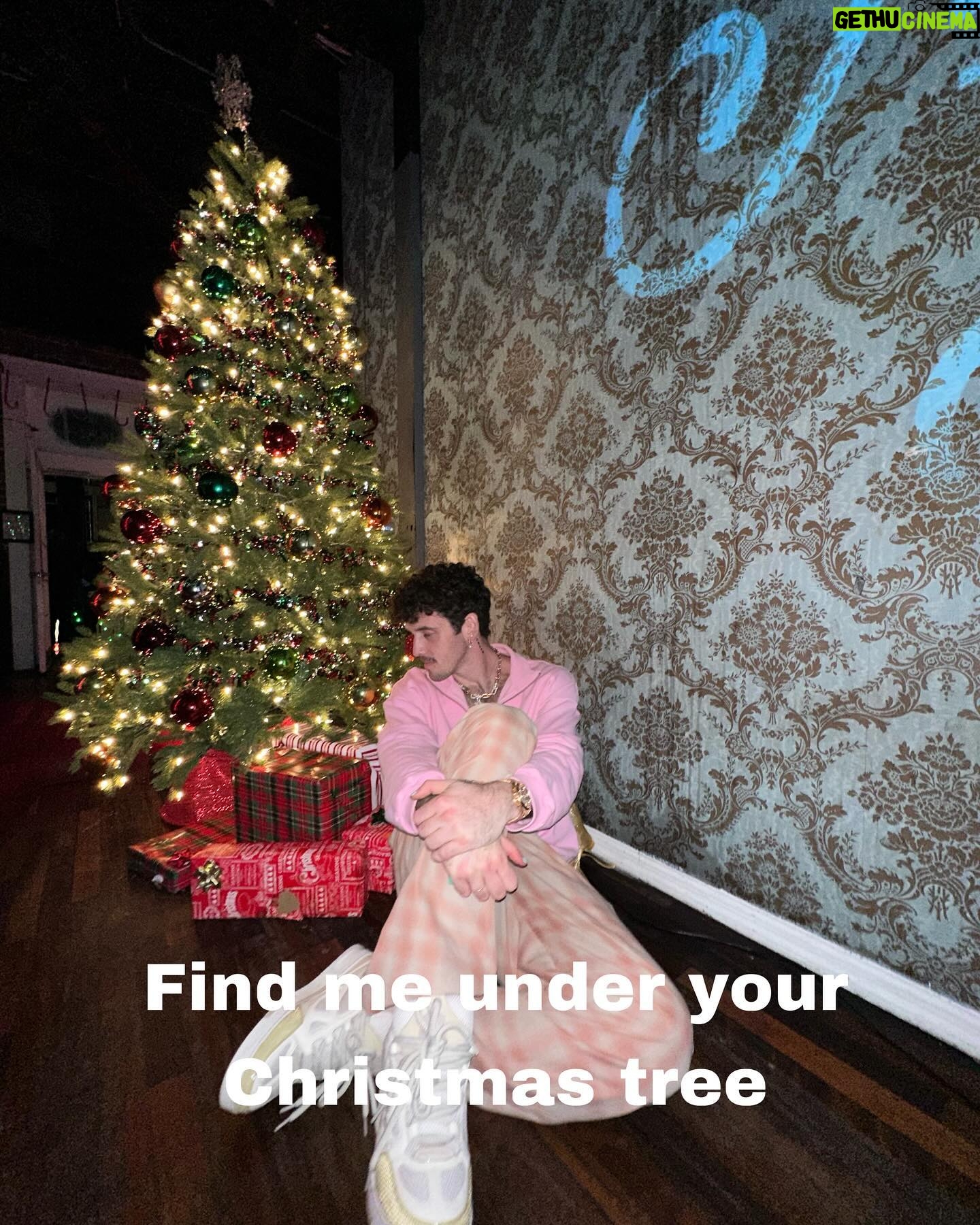 Lauv Instagram - YOU ARE THIS GOOD JUST GO LET YOUR GUARD DOWN AND SEE WHAT PEOPLE SHARE WITH YOU ✨