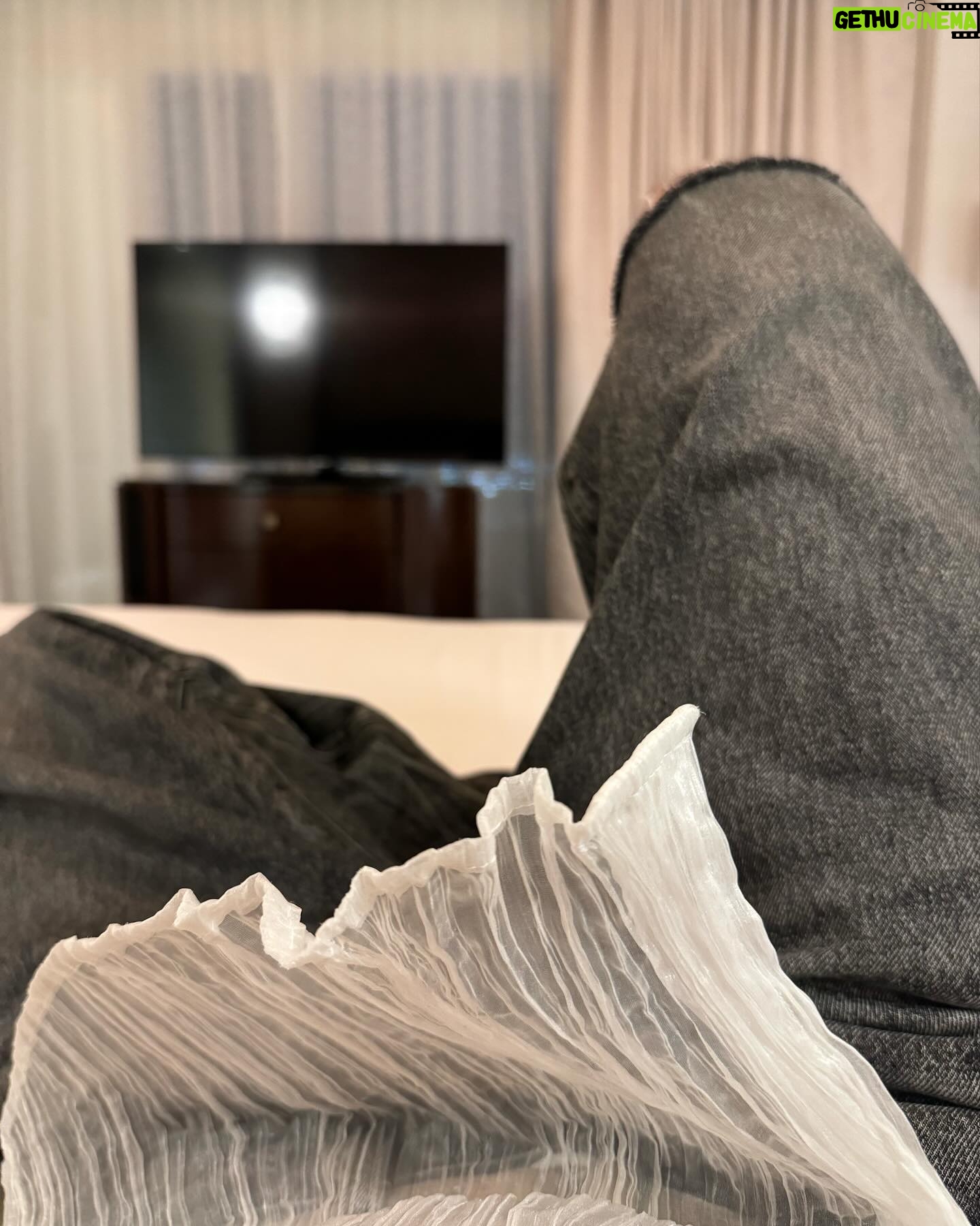 Lauv Instagram - Went to Adele then took a pic of my crotch