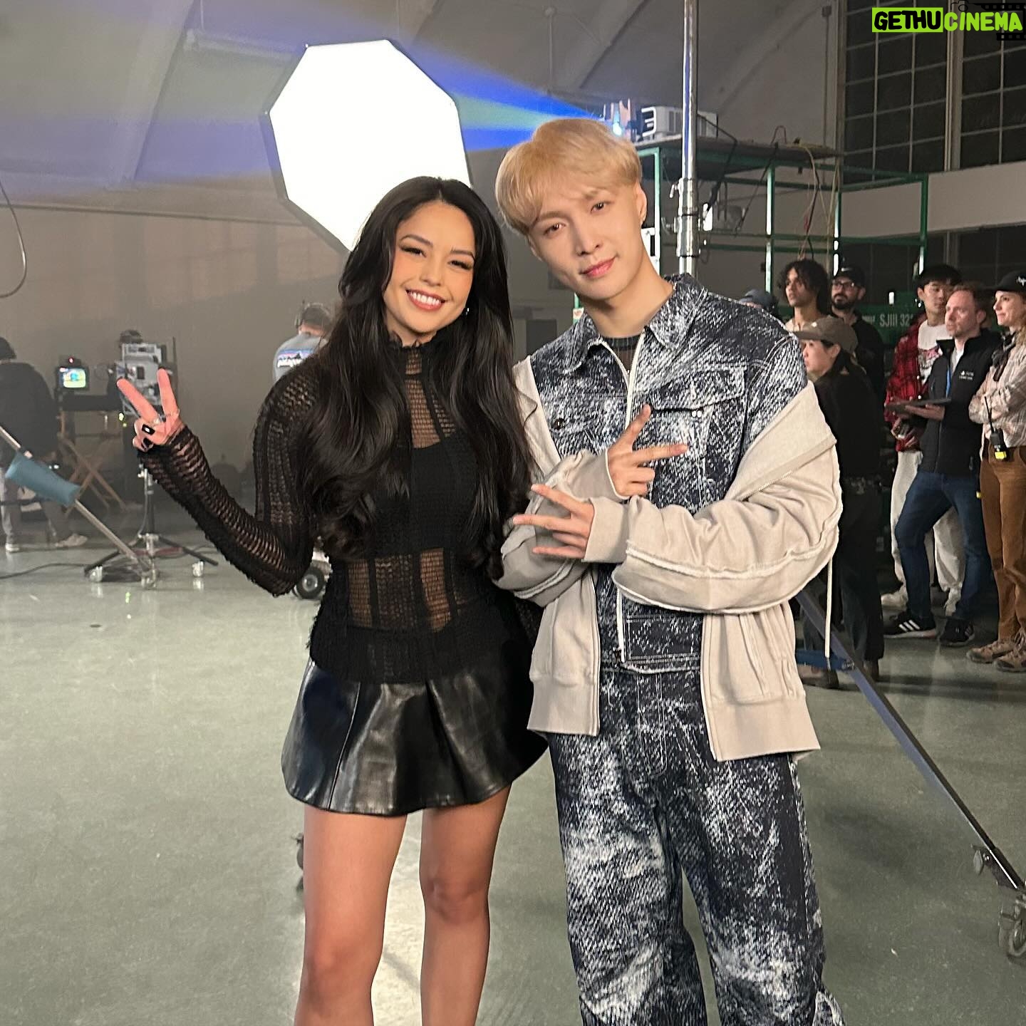 Lauv Instagram - had the honor of having a cameo in @layzhang and @lauvsongs ‘s music video for their new song called Run Back To You! So nice to meet them both ☺️