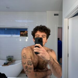 Lauv Instagram - My goal for 2024 is to get so comfortable with my body that I don’t give a f*ck what anyone says I know I deserve to be seen and it’s not for attention it’s for the liberation of body and that goes for all genders this should be an expression of freedom not being sexualized and if it’s gonna be sexualized, it’s our choice. And I believe the only way to do that is to allow people to get comfortable with seeing bodies as something we all have and NOT something to “earn” from someone else. It’s mine. You have yours. I love you. Be proud of yourself. You’re alive. That’s pretty cool. Xo