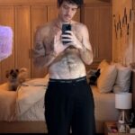 Lauv Instagram – To be honest, this year was really hard. I started it at a place where I was alone and didn’t want to be alive anymore. I had burned a lot of pieces of my life and realized I was lost. Something wasn’t clicking inside of me. I felt anxious all the time around people. I got a psych analysis and realized I have REALLY bad OCD, much worse than I thought. It’s a kind called “Pure O”, where you just obsess and obsess in your head no matter what endlessly. I hate the idea of getting lost in one of my “thought loops”, cause they ripped SO many days, weeks, months, and, honestly, years away from me. Anyways, 80mg Prozac was the assignment. Then, I started dating someone and we fell super in love, but I realized something. Although my ocd was getting better, actually a TON better, one thought still controlled my mind. My fear of my s3xuality/identity was holding me back perpetually, like in every conversation with my guy friends was a process of me trying not to say “I think I’m gay” or “I think I might have feelings” etc etc. and then I met this girl who was very down to date me but also down for me to talk about my need to explore mentally, what these thoughts were about. Eventually it became clear it was time to start exploring it in my real life, because it just couldn’t stop coming up in our conversations. She was so gracious and didn’t hate me when I left, we stayed friends (I love her dearly to this day), and I began my process. I didn’t know where I was gonna land, I still dont, but at least I could start to talk about it in my music and not feel ashamed and start to put myself in positions to meet guys and explore that tension. I kissed some, I ran away, I felt safe in a lot of moments, but ultimately realized this is gonna be a long process for me (continue in the comments if u wanna read more x)