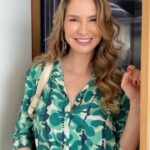 Lavínia Vlasak Instagram - Moda é se vestir de acordo com o que está em alta. Estilo é ser você mesmo. 🥰 #Sextou