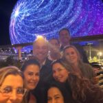 Lavínia Vlasak Instagram – Postando depois de curtir horrores nos EUA 🇺🇸 
Agora com vcs Las Vegas!🎰🎲🃏

1- Cheguei 🤪
2- Com a galerinha 😎
3- Chinese food ❤️
4- Malhei 💪🏻 
5- Sphere U2 concert 🎤
6- Dj antes do show 🪩
7- Fiz amigos 👯‍♂️ 
8 – Fui no show da Madonna🎶
Ufa! Mostro um pouquinho dos shows amanhã! Cansei… 🙈

#curtaagoraepostedepois
#lasvegas
#u2
#madonna