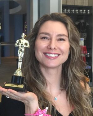 Lavínia Vlasak Instagram - E o Oscar vai para…mim! 😜😎😜😎😜😎

#oscar
#tbt