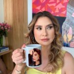 Lavínia Vlasak Instagram – Um chá, uma boa make e boas energias! Tudo que precisamos! 

Boa quarta feira galera ❤️