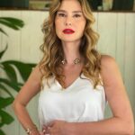 Lavínia Vlasak Instagram – “Tenho em mim todos os sonhos do mundo.”

Fernando Pessoa