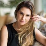 Lavínia Vlasak Instagram – Seja atencioso. Seja grato. Seja positivo. Seja verdadeiro. Seja gentil. Boa quarta feira! 🥰

📸 @leaodenise_