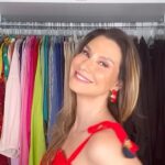 Lavínia Vlasak Instagram – Eu amo essa praticidade dessa escova! Quem usa? Aproveitei e caprichei na Make ❤️