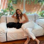 Lavínia Vlasak Instagram – Um #Tbt com Bolt, só porque meu cão é um gato! Quer dizer: lindo 😜❤️