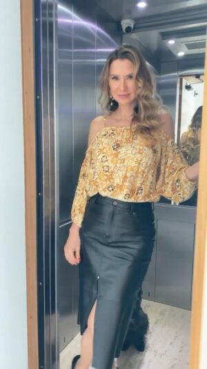 Lavínia Vlasak Instagram - Does anyone want to dance? It’s friday! Lookinhos para um sextou dançante 💃🪩🕺🏻

#sextou #dance #look
