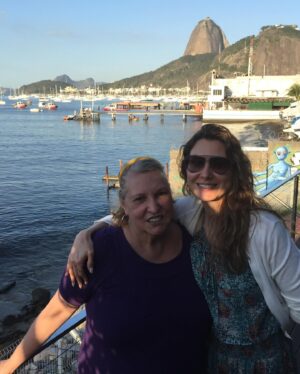 Lavínia Vlasak Instagram - Hoje é o dia dela! Viva você mãezinha! Sempre perto do dia das mães! Comemoraremos duplamente neste finde! Te amo! ❤️💕🎂❤️💕🎂

#felizaniversario
#teamomamae