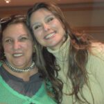 Lavínia Vlasak Instagram – Hoje é o dia dela! Viva você mãezinha! Sempre perto do dia das mães! Comemoraremos duplamente neste finde! Te amo! ❤️💕🎂❤️💕🎂

#felizaniversario
#teamomamae